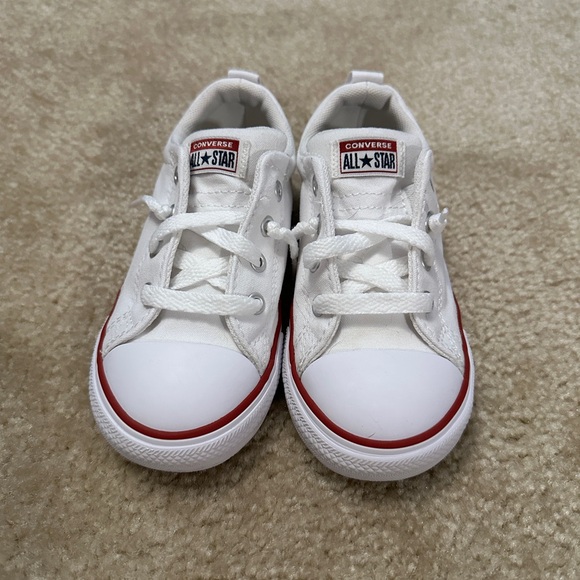 Converse Toddler Size 10 Low-Top Chucks - Picture 2 of 5